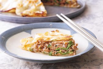 《楽すぎ！包まない“時短餃子”》焼くだけ＆レンチンで完成の簡単レシピ！
