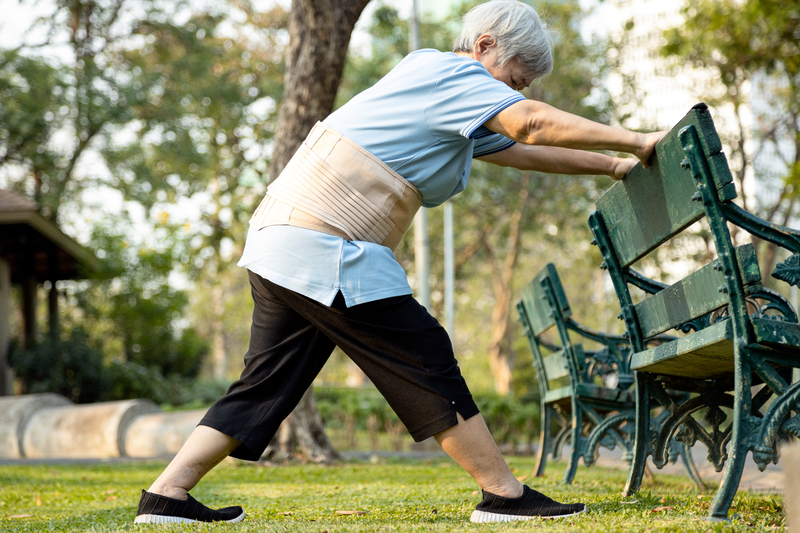 いつまでも歩ける体づくりは毎日の習慣でつくる（写真／PIXTA）