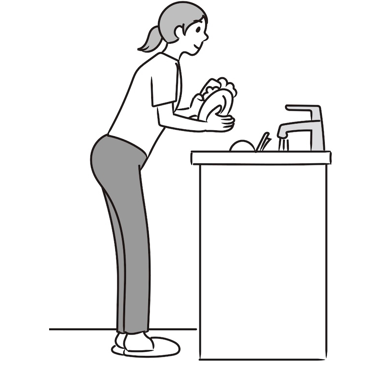 正しい姿勢で食器洗い（イラスト／藤井昌子）