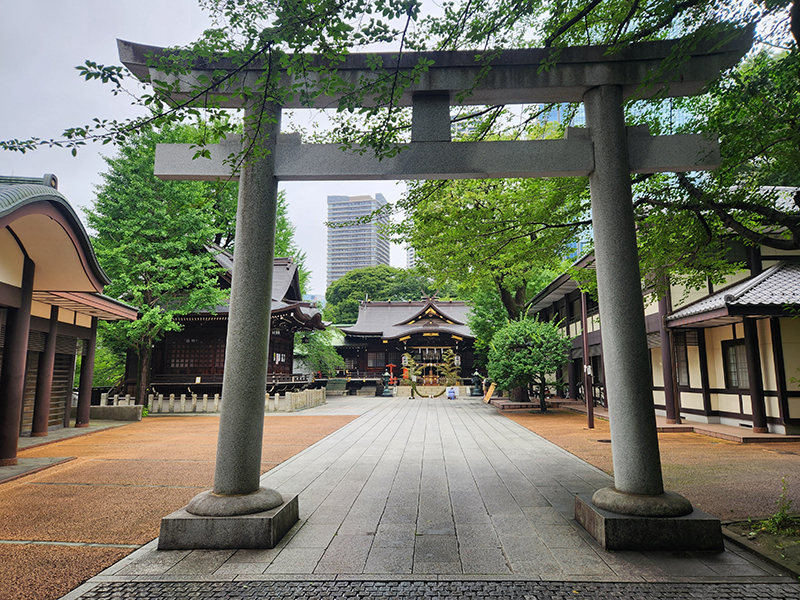 境内はまさに都会のオアシスだ。新宿十二社熊野神社（東京）