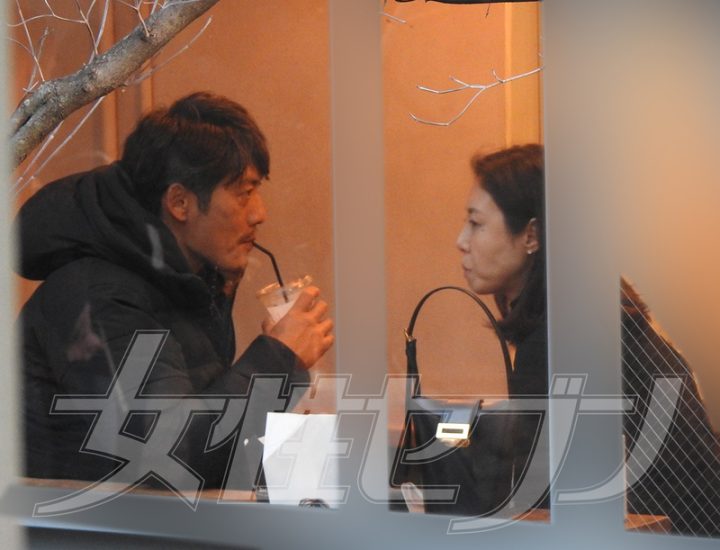 一杯のドリンクを代わりばんこに楽しむ（2023年）