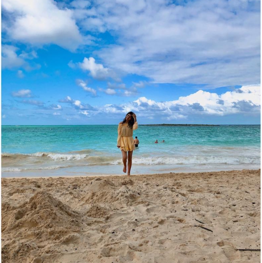 海でずぶ濡れになり中身が透けているという（堤アナのInstagramより）