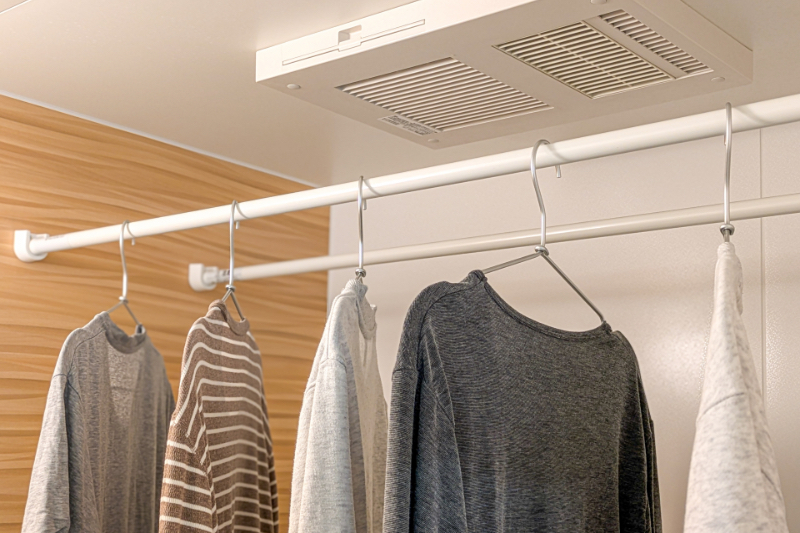 エアコン代がかかりがちな夏は家電を上手に使って電気代を節約しよう（写真／Photo AC）