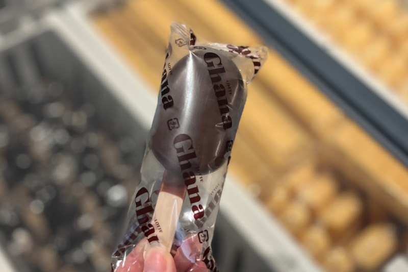 セントラルスクエアにあるフリーラウンジ「SALONE」では、ミニサイズのチョコレートアイス・モナカアイスのサービスも