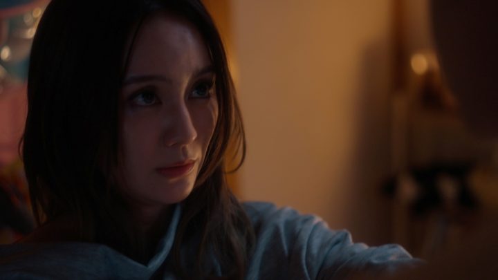 岡田演じる、芯の強さが魅力の冴(写真提供：テレビ東京)