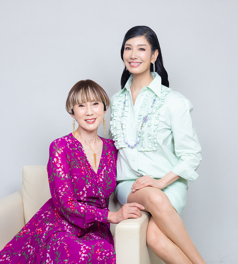 秋野暢子さんとアンミカさん（撮影／田中智久）