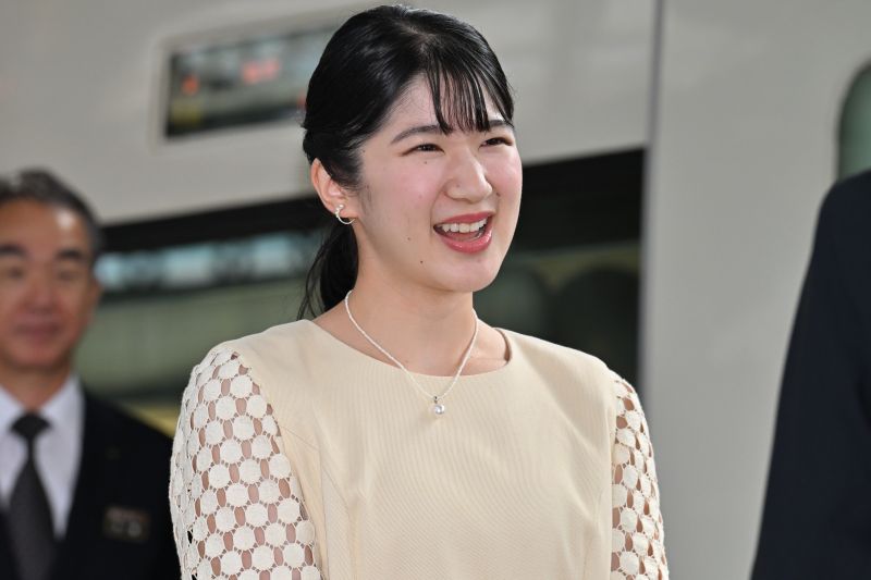近鉄宇治山田駅に到着された愛子さま。（2026年8月、写真／JMPA）