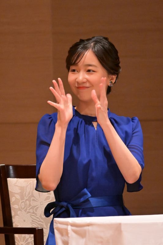 拍手を送られる佳子さま。（2026年8月、写真／JMPA）