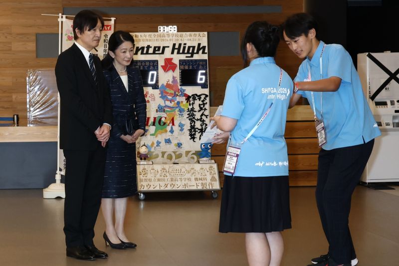 開会式では高校生とのご懇談も。（2026年8月、写真／JMPA）