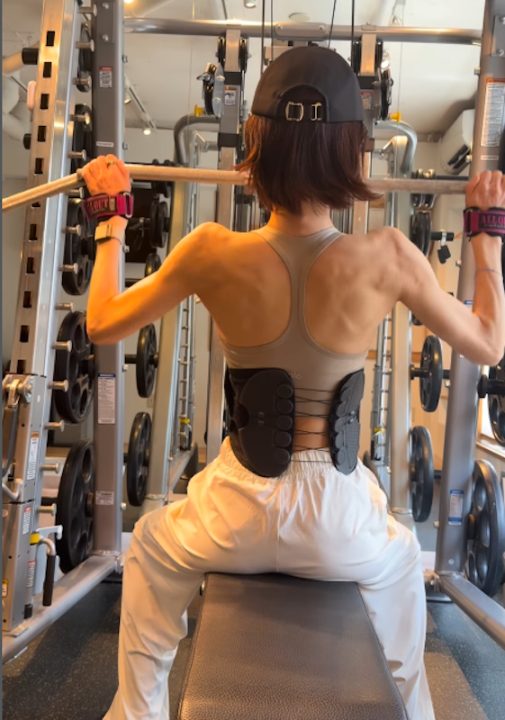 骨が浮いている（Instagramより）