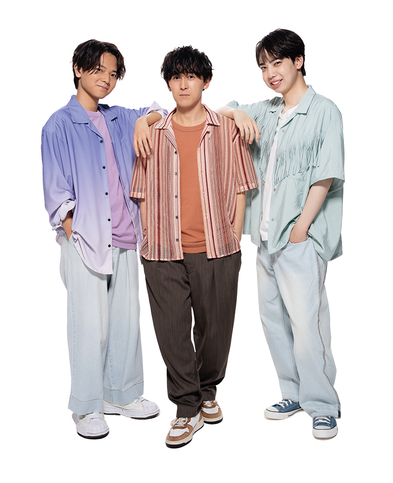 撮影日が同じだったメンバーで貴重な3ショット！左から、吉池隆真 四段、伊藤匠 二冠、齊藤優希 四段