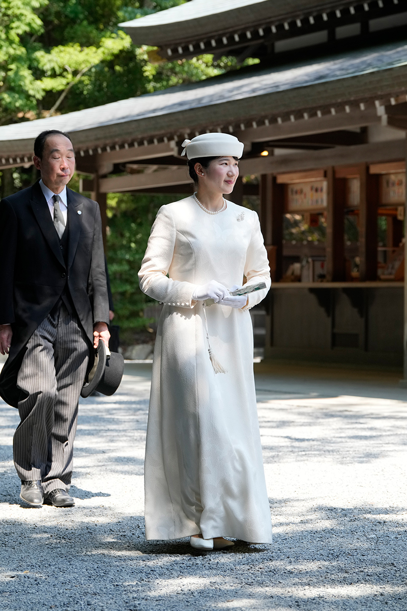伊勢神宮を参拝する愛子さま（三重県提供）