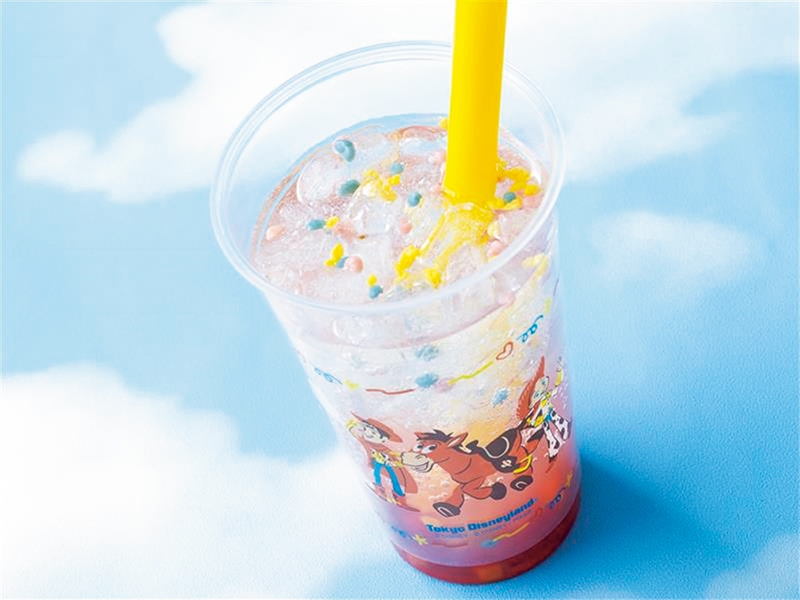 「スパークリングドリンク（フルーツ＆ナタデココ）」（700円）はパチパチ弾けるトッピング入り