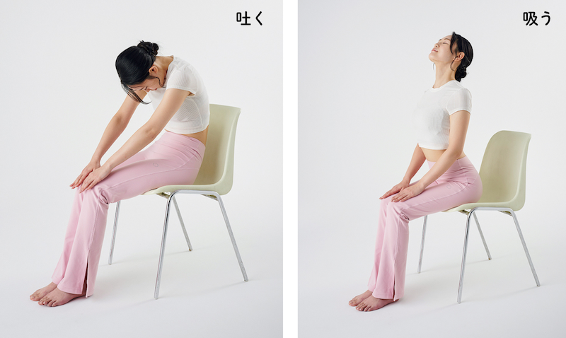 「キャット＆カウ」を椅子に座って