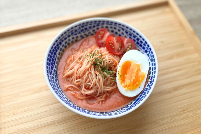 「冷製海老トマトそうめん」は、濃厚な海老の香りと味わいが楽しめるビスクの素を使って。