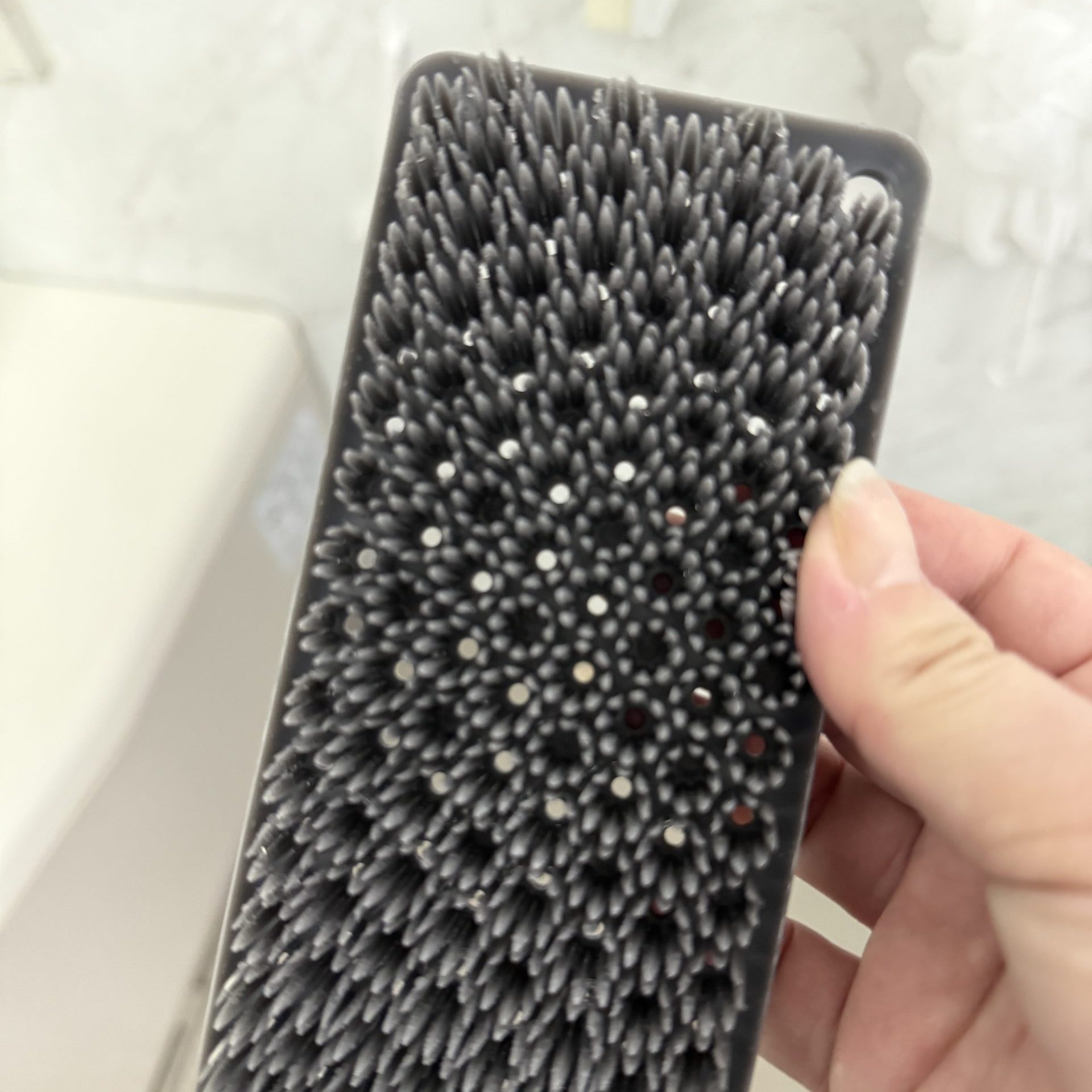 水切れのために穴があいているのですぐ乾く！