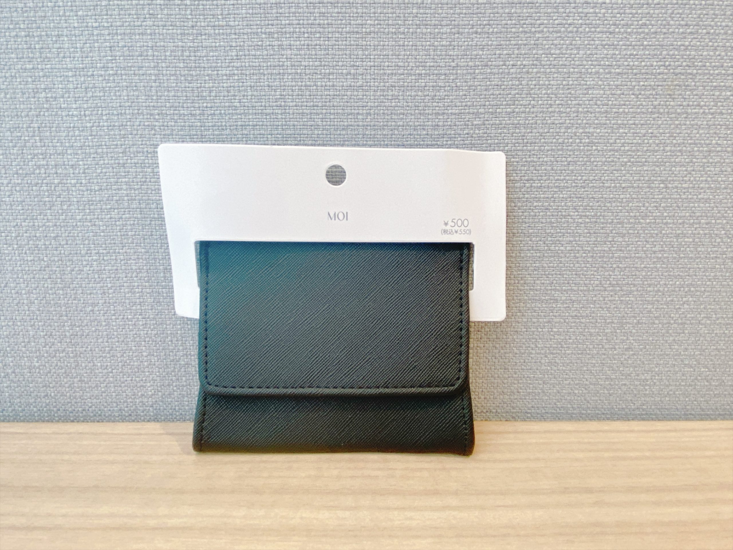 3COINSの「極薄ミニウォレット」（550円・税込）