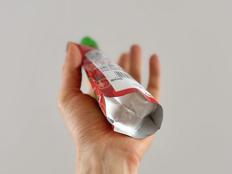 パウチの底面には広めのマチがついています