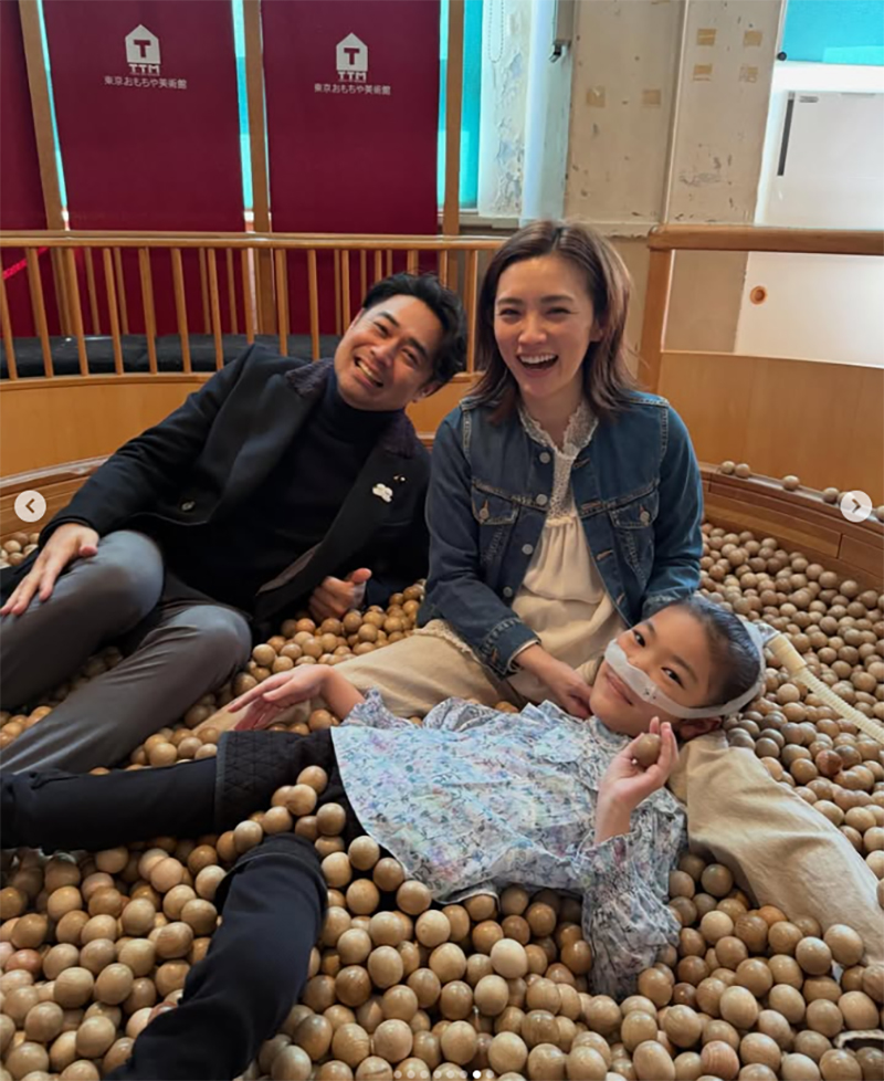 家族3人で遊びに出かけた際のワンシーン（星野のインスタグラムより）