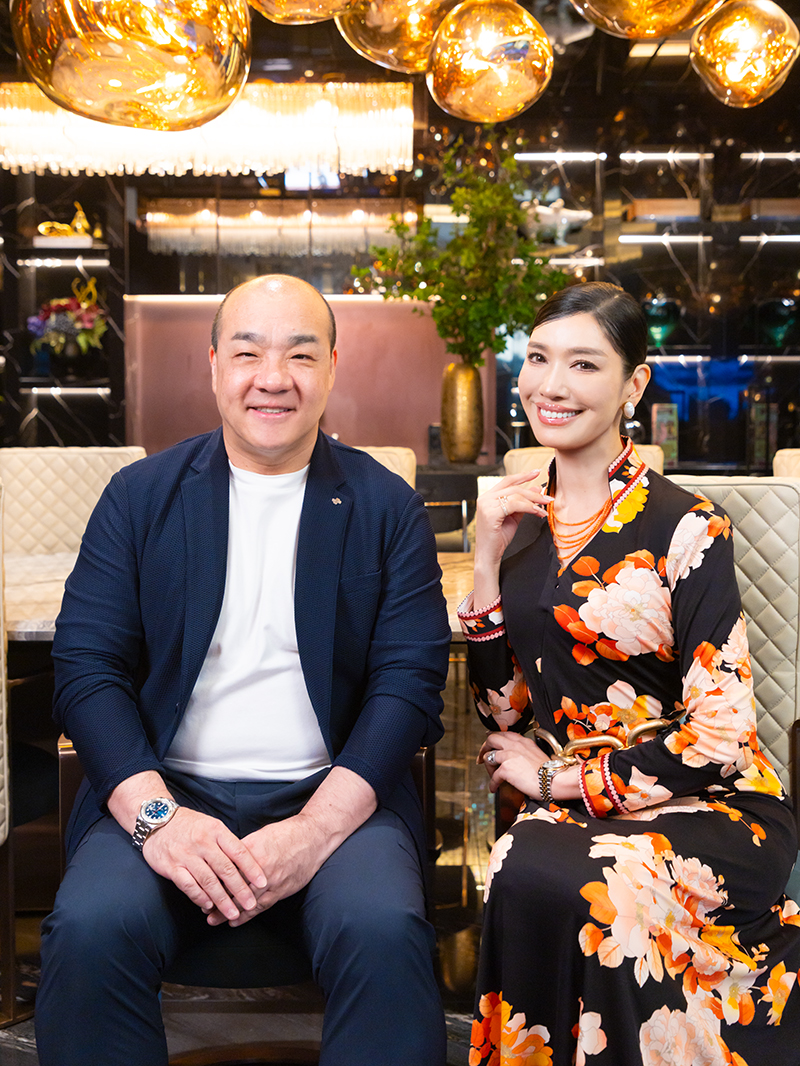 エクスコムグローバル代表取締役社長・西村誠司さんとアンミカさん（撮影／田中智久）