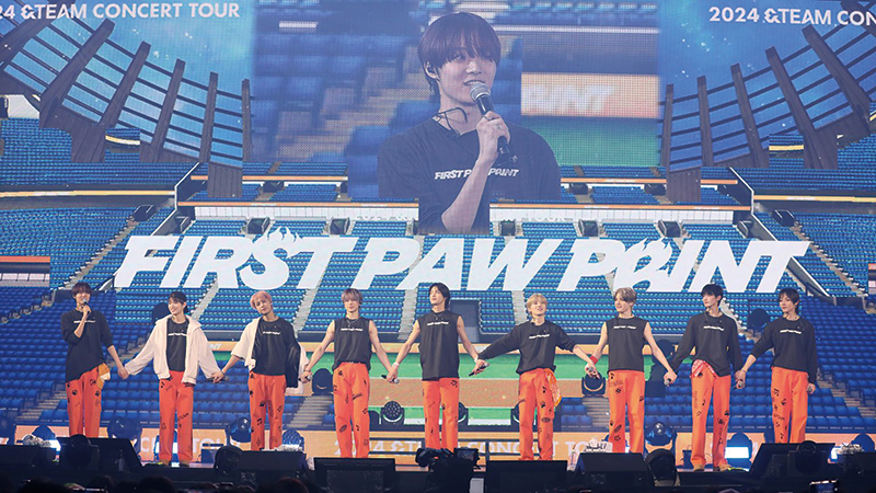 初のコンサートツアー『2024 &TEAM CONCERT TOUR ‘FIRST PAW PRINT’』（写真／（C）YX LABELS）