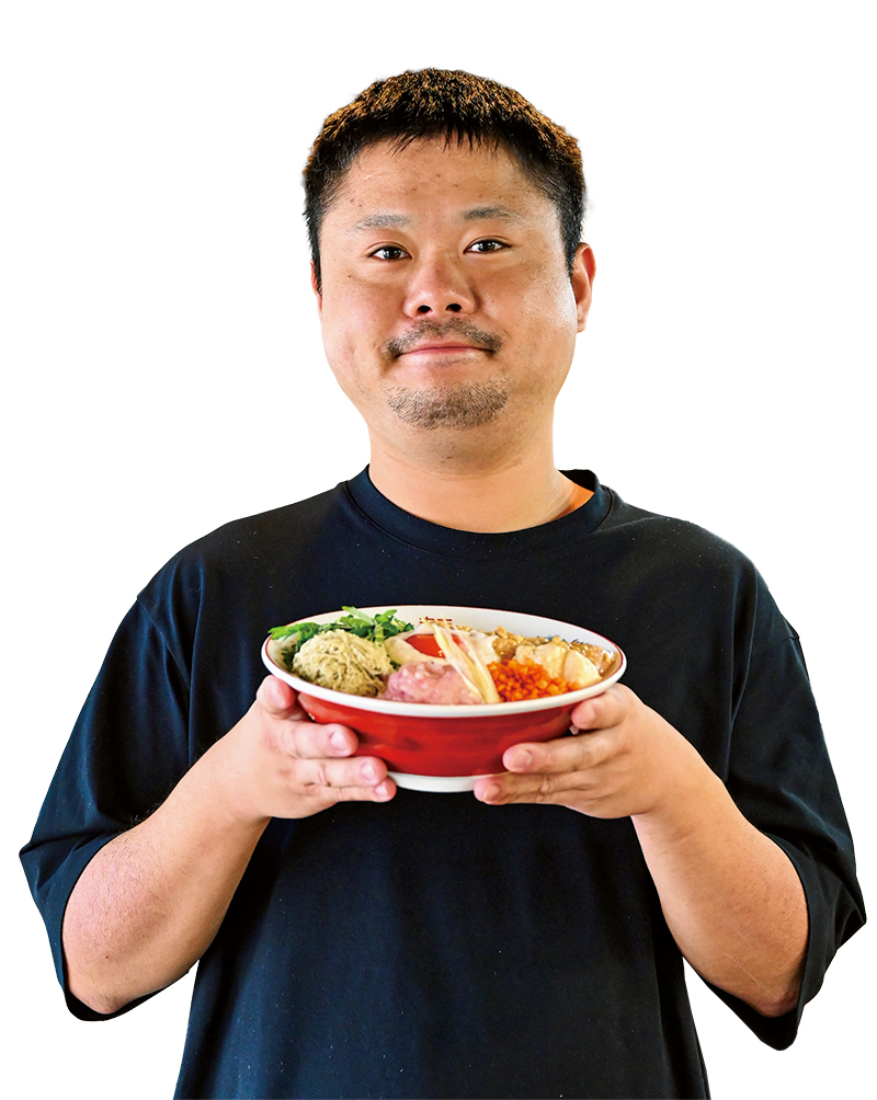 マネージャーの海老原有さん。「にんにく、脂、辛揚げ、ガリマヨは無料でトッピングできますよ」