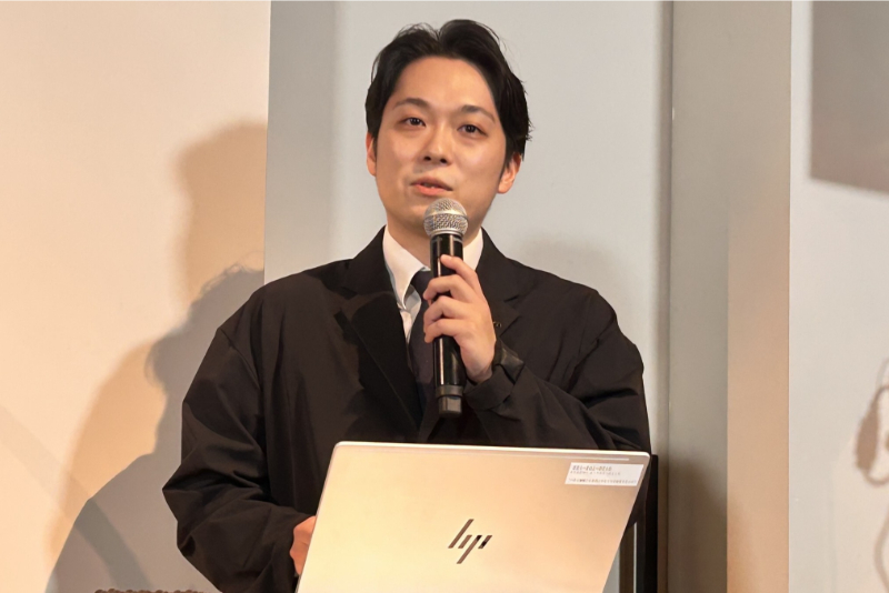 「Ploom CUBE」は「加熱式たばこの新しいスタイル」と語る金子都輝さん