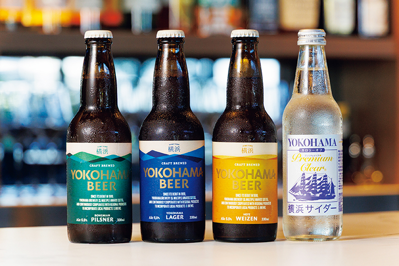 軽やかなサグカレーにはキリリとした『横浜ビール』（各1320円）や『横浜サイダー』（880円）を合わせるのがおすすめ！