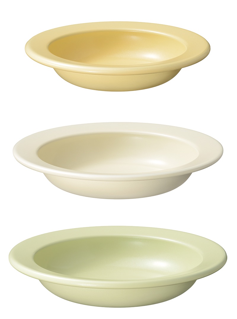 お皿パンサイズ／18cm：約直径245×高さ45mm。20cm：約直径260×高さ50mm。22cm：約直径290×高さ55mm。重量／18cm：約380g。20cm：約450g。22cm：約520g