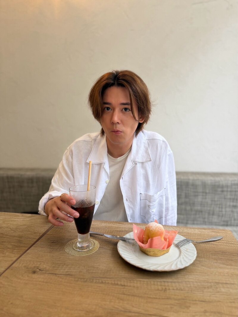 舞台終わりに休憩（インスタグラムより）