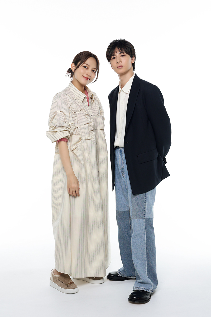 映画『ママがもうこの世界にいなくても　私の命の日記』で夫婦を演じた川口春奈と高杉真宙（撮影／北村崇）