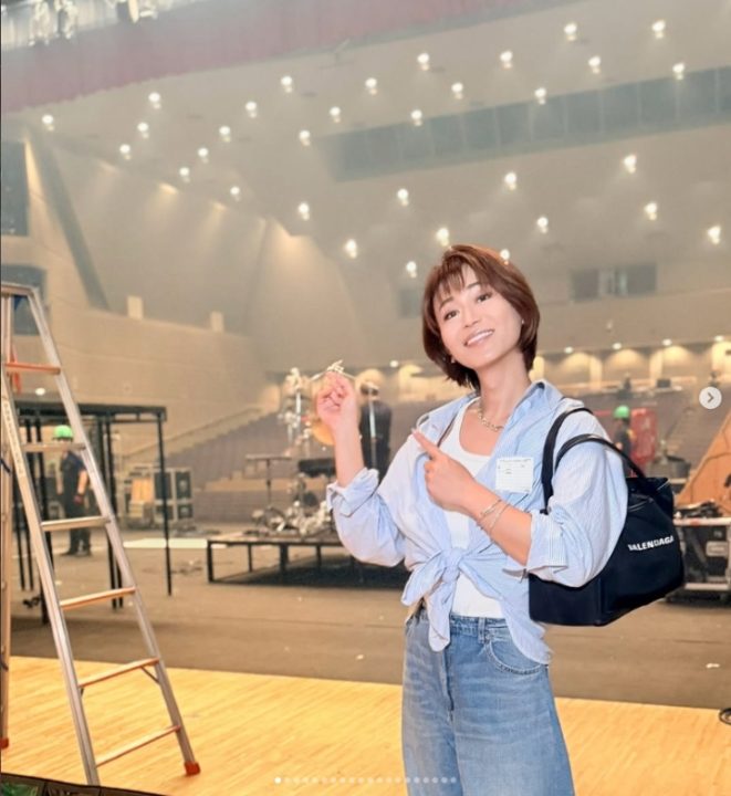 最近はますます女性的なファッションに(本人インスタグラムより)