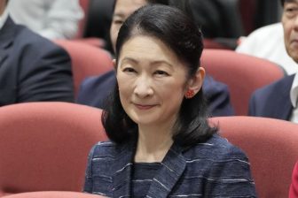 《3段フリルのワンピース》紀子さま還暦でも魅了「リボンに花柄ボタン」南米でも映えたガーリーファッション