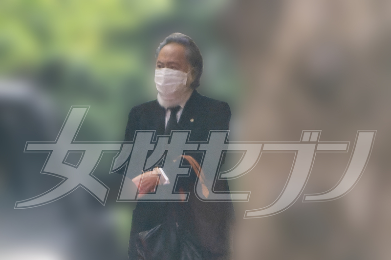 スーツ姿で登場した北大路（2026年9月）