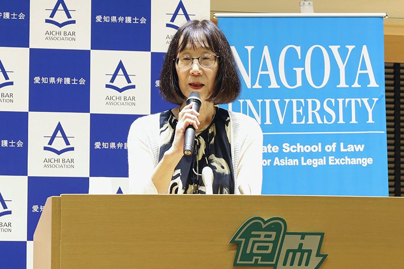 “独裁者”と対峙するICC赤根智子所長（写真／共同通信社 ）