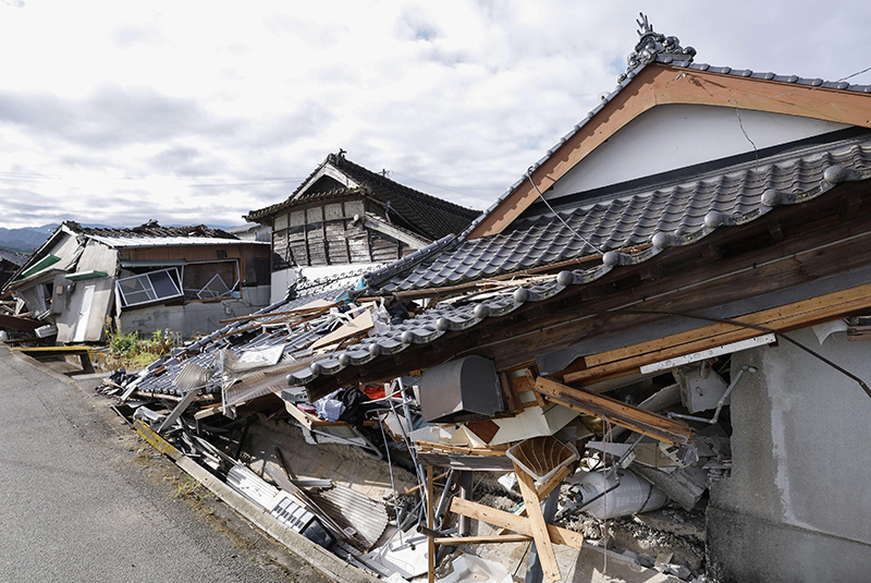 大規模災害に備えるための「火災保険」と「地震保険」を解説する　（写真／共同通信社 ）