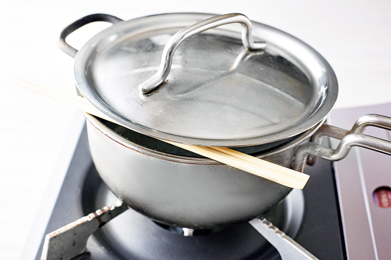 Point3：箸をはさんでふたをする