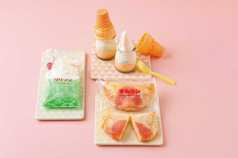 冷凍プリンソフト：冷凍プリンソフト（写真奥） 、クリソツ（写真左）、オムリン（写真右）