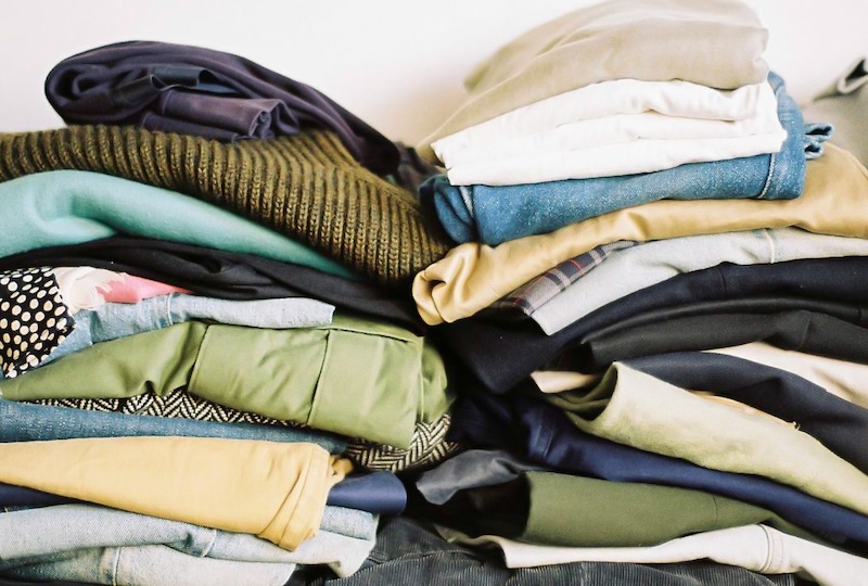 着られないのに処分せず、しまい込んでいる服はありませんか？（写真／PIXTA）
