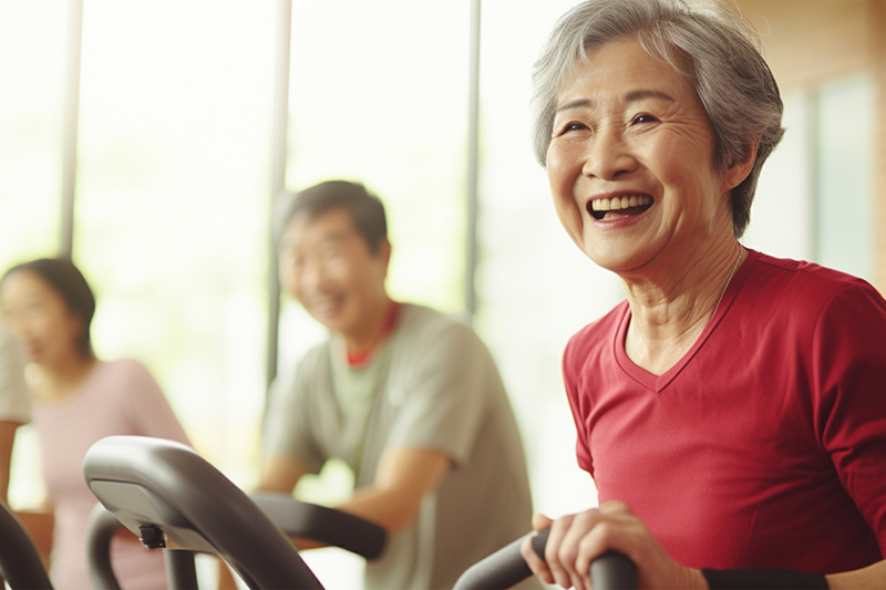 孤独を避けるには社会に出て人と交わる必要がある（写真／PIXTA）