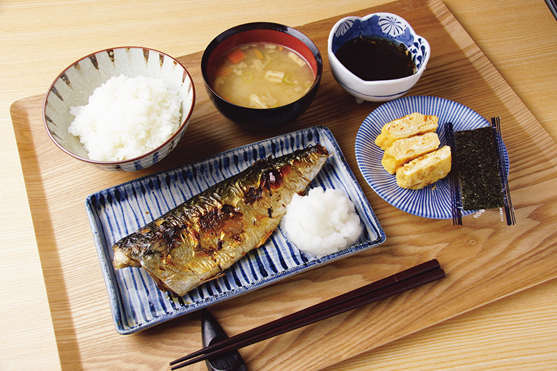 さばの塩焼き定食：焼き魚を食べるなら外食も魅力（写真／PIXTA）