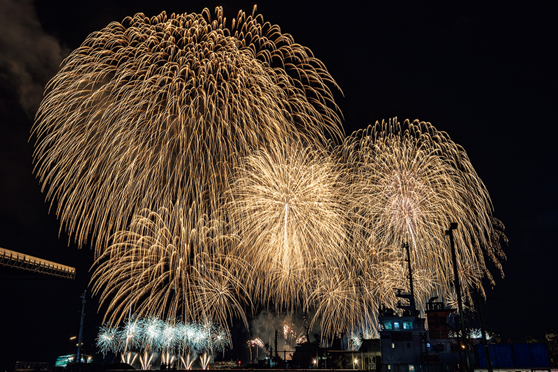 かごしま錦江湾 サマーナイト大花火大会（鹿児島県）　清十郎／PIXTA