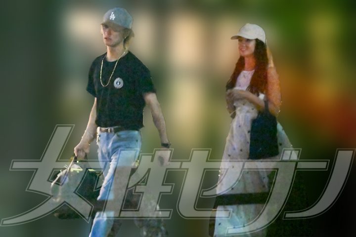 2人のスタイルの良さが際立つ（2026年9月）