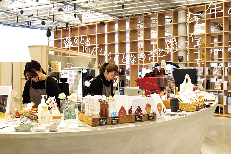 館内にはカフェ『モリコーネ』を併設（撮影／菅井淳子）