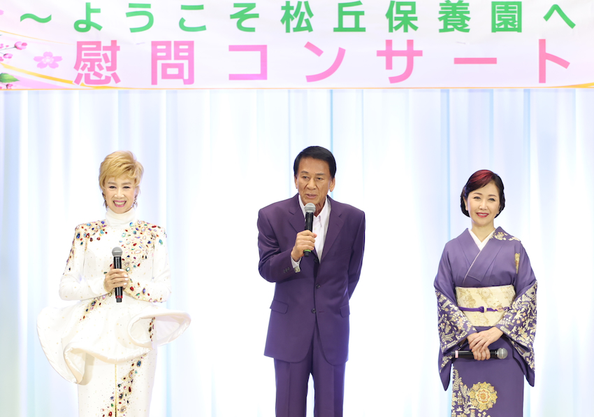 全国を回る杉（中央）、瀬川（左）と伍代（右）