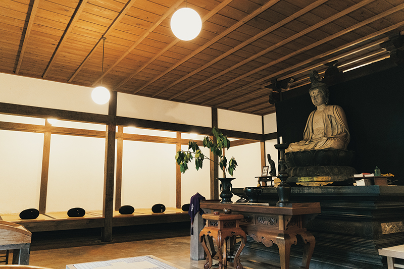 4月末には約300株の牡丹が見頃を迎え、坐禅や写経体験、コンサートなども開催（提供写真）