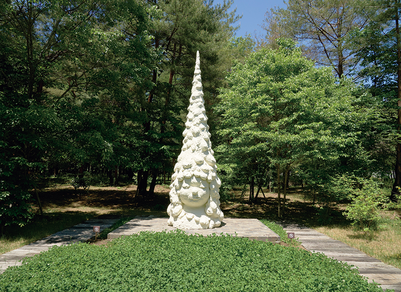 《Miss Forest / Thinker》　（C）Yoshitomo Nara, 2017　（Photo／Mie Morimoto）