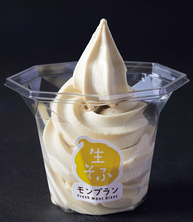 栗の風味が詰まった「生ソフ」900円。「追い栗」をトッピングして栗三昧にしても。（提供写真）