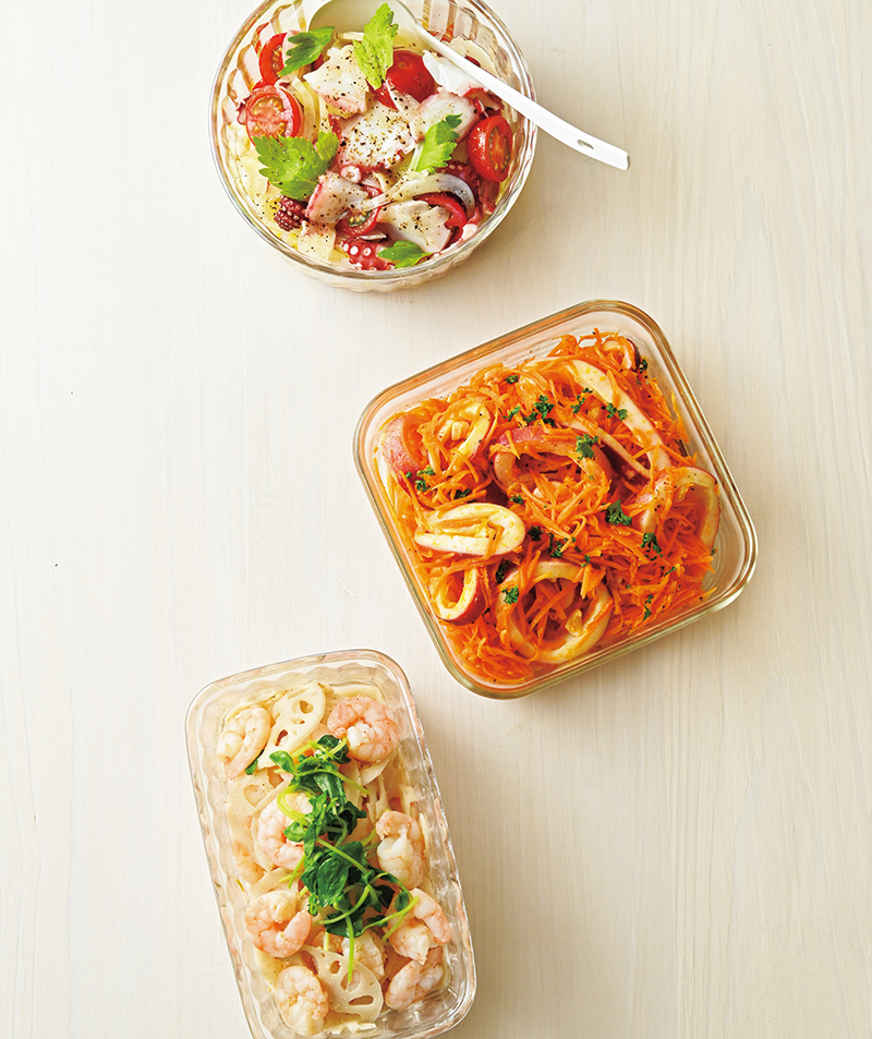 上から、「たことトマト、セロリのマリネ」、「いかとにんじんのカレーマリネ」、「えびとれんこんのみそマリネ」