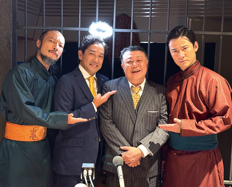 『悪役会議室』に登場する悪役たち、左からワニズ（河内大和）、山本巧（迫田孝也）、宇佐美哲也（市川猿弥）、ゴビ（馬場徹）。宇佐美はこの回のゲスト